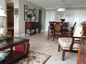 Dining room.
