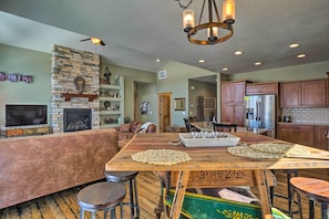 Dining Area | Dishware & Flatware