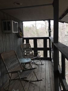 Cabin at Woods Creek Lake in East Bernstadt, Ky Beautiful Wooded Views