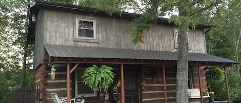 "UP THE CREEK” Cabin
Beautiful Mountain  & Trees, Lakeside Living!
 