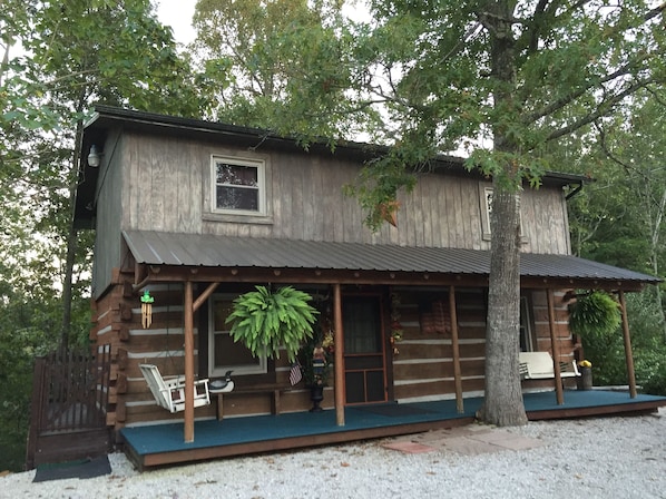 "UP THE CREEK” Cabin
Beautiful Mountain  & Trees, Lakeside Living!
 