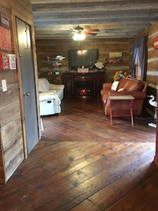 Cabin at Woods Creek Lake in East Bernstadt, Ky Beautiful Wooded Views