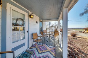 Furnished Porch