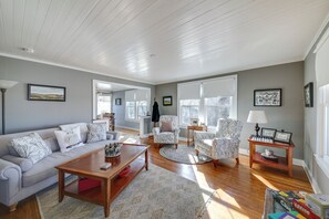 Living Room | Free WiFi