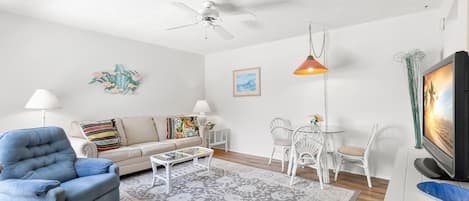 Welcome to Madeira Beach Yacht Club - Everything is right at your fingertips in lovely, romantic condo!