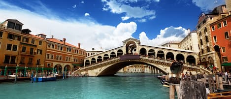 Rialto Bridge. You do not see this from the apartment!