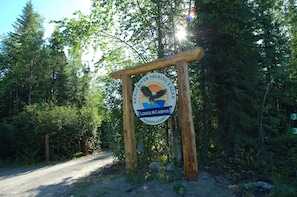 Kenai River Soaring Eagle Lodge & Cabins Entrance Sign