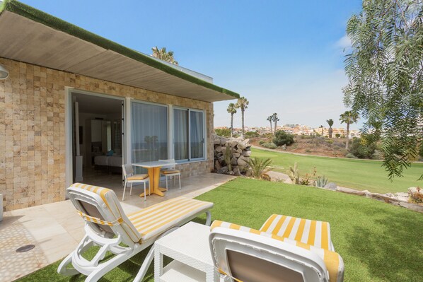 Direct access to the terrace from the bbedroom