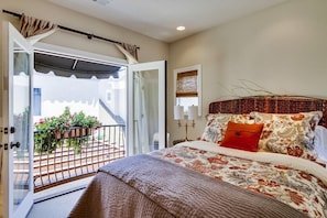 Guest bedroom. See updated photos in video tour.