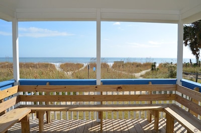 Spacious Ocean View Suite w/ Balcony + Official On-Site Rental Privileges