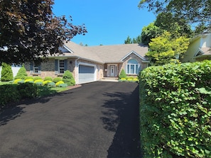 private large driveway with plenty of parking space
