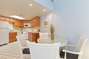 Dining area accommodates 4 guests.