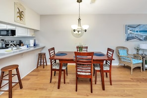 Demere Landing 107 - Dining Space