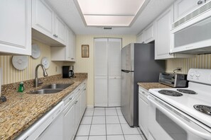 Beach Club 308 - Kitchen