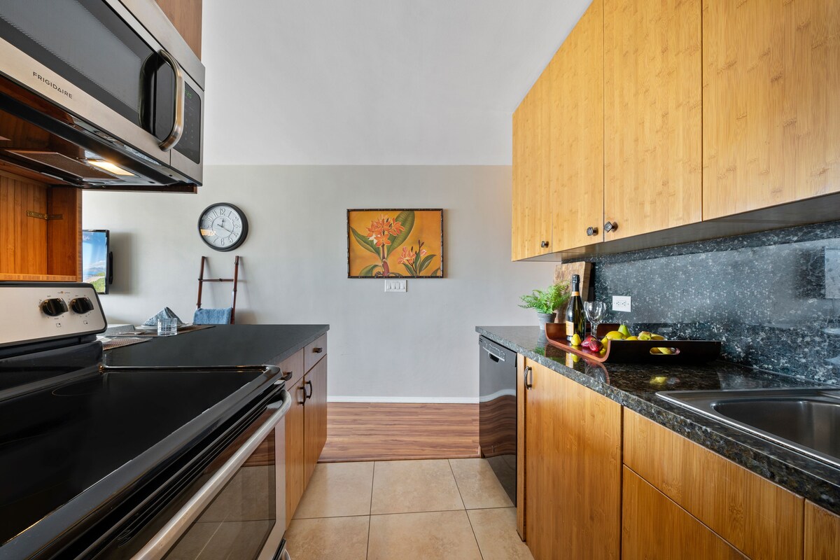 IS 210 $169 Summer Special thru July OceanFront Condo w Ocean View Heated Pool