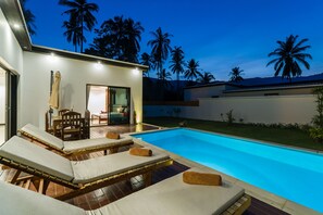 Luxury 3 bedroom Pool/Coconutview villa 