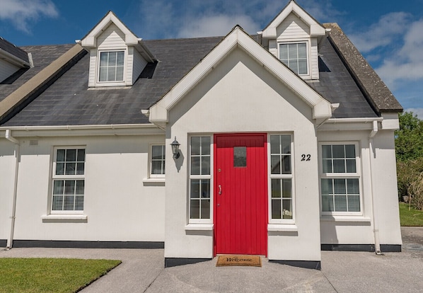 No. 22 Ballybunion, A Self Catering Holiday Home in Ballybunion, County Kerry