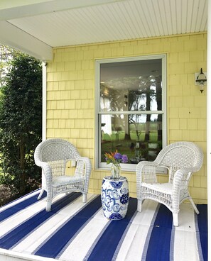 Porch to watch the deer graze and listen to the birds sing while you sip coffee