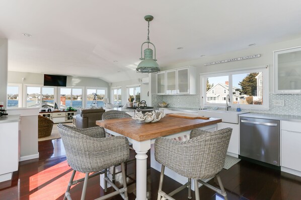 Large open kitchen and family room