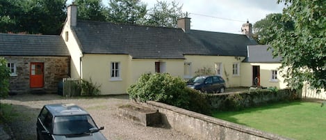 Keanes Cottage - entrance