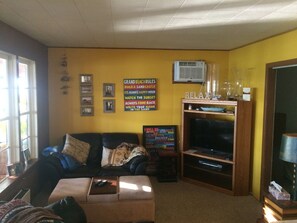 Living area with tele!
