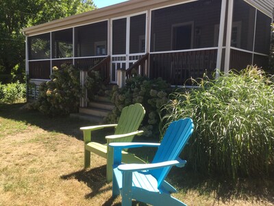 Walk to the beach! Kayaks  Beach chairs, cooler use included!