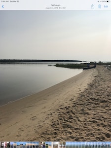 Walk to the beach! Kayaks  Beach chairs, cooler use included!