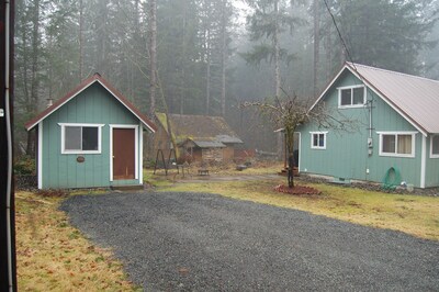 This Rock-N-Roll Cabin Is Quaint and Super Fun.