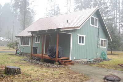 This Rock-N-Roll Cabin Is Quaint and Super Fun.