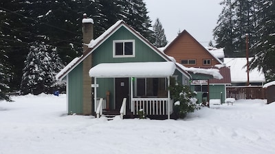 This Rock-N-Roll Cabin Is Quaint and Super Fun.