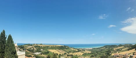 Splendida veduta dalla terrazza della Casa dei Sogni