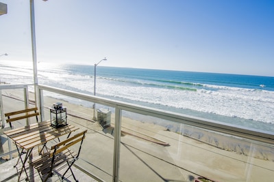 BEACHFRONT, sun, sand & fun - Cozy 1 Bdr Apt