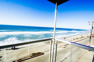 BEACHFRONT, sun, sand & fun - Cozy 1 Bdr Apt