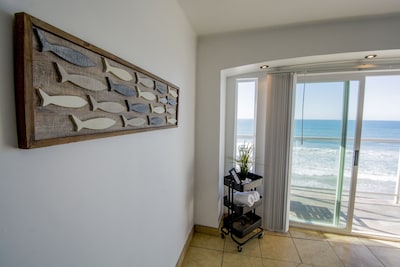 BEACHFRONT, sun, sand & fun - Cozy 1 Bdr Apt