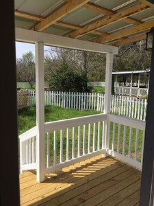 Songbird Haven - 2BR/ 1BA cottage 10 miles from Silos, Peaceful & CLEAN