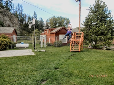 Bear's Den, Perfect Cozy Cabin for Small Families.