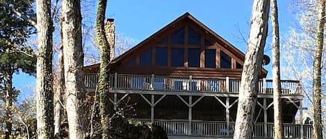 Cabin located high above river & provides beautiful views!