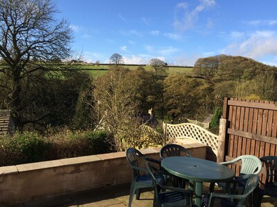  Tranquil Period Cottage On The Edge Of Tideswell, 5 mins stroll to centre. 