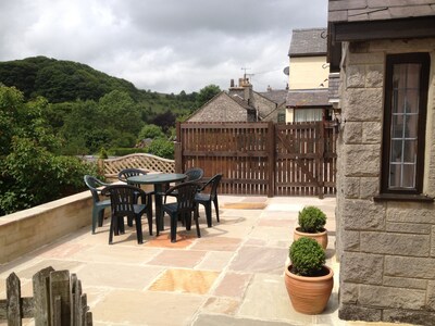  Tranquil Period Cottage On The Edge Of Tideswell, 5 mins stroll to centre. 