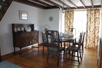  Tranquil Period Cottage On The Edge Of Tideswell, 5 mins stroll to centre. 