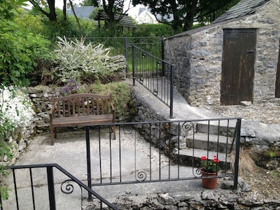  Tranquil Period Cottage On The Edge Of Tideswell, 5 mins stroll to centre. 