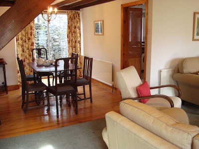  Tranquil Period Cottage On The Edge Of Tideswell, 5 mins stroll to centre. 