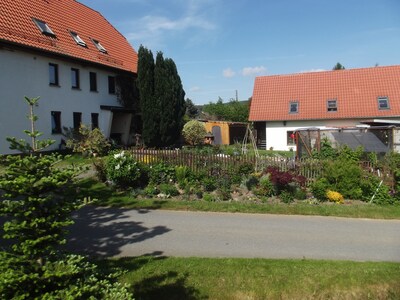 Schönes 4-Bettzimmer P****, Rollstuhl gerecht, mitten im Garten