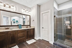 Huge Master with Shower and separate soaking tub