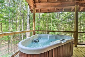 Private Deck w/ Hot Tub