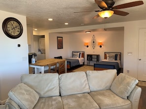 Bryce Vistas Claron Suite Living