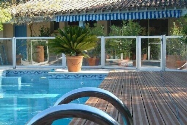 Piscine et maison  à la location 