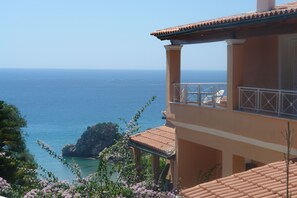 Terrasse, Blick auf das Meer.