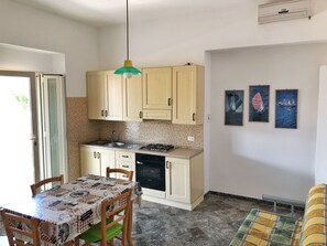 Cucina abitabile con divano letto 