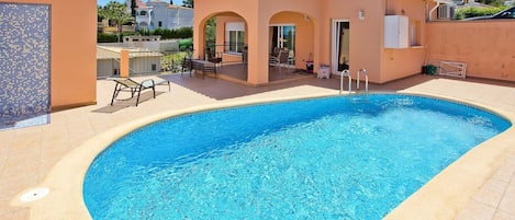 Piscina + terraza